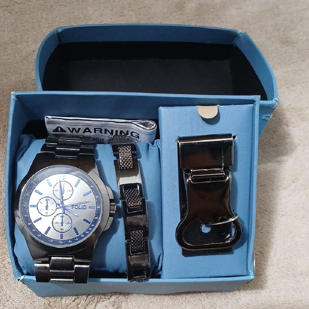 Pre Owned Folio Silver and Blue Watch Set